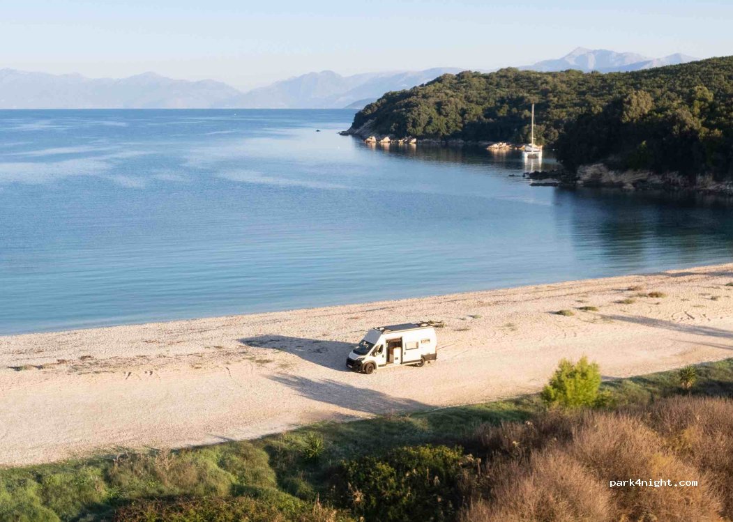Parking Avlaki Beach — foto 4
