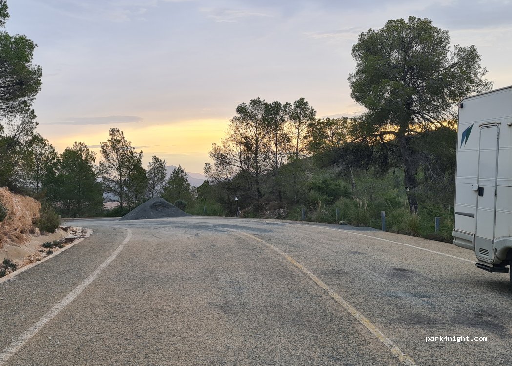 (30440) El Campillo - Unnamed road — foto