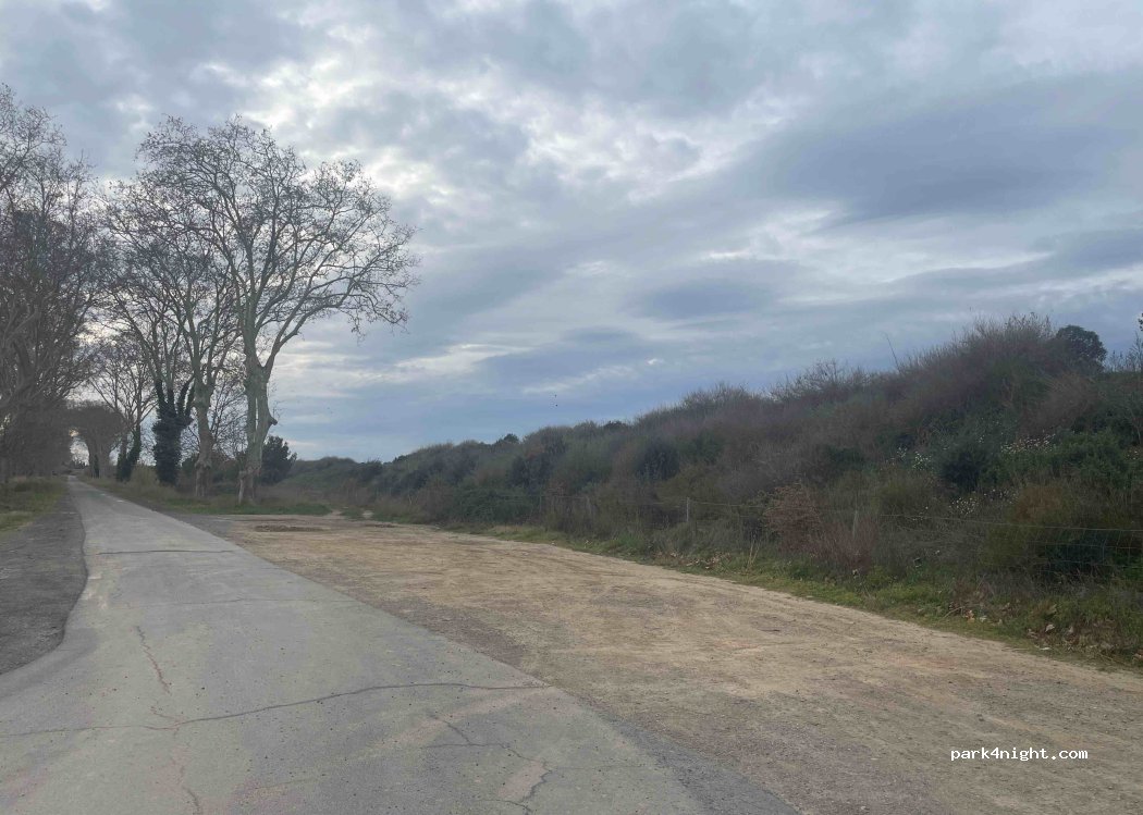 (34120) Tourbes - Unnamed road — foto