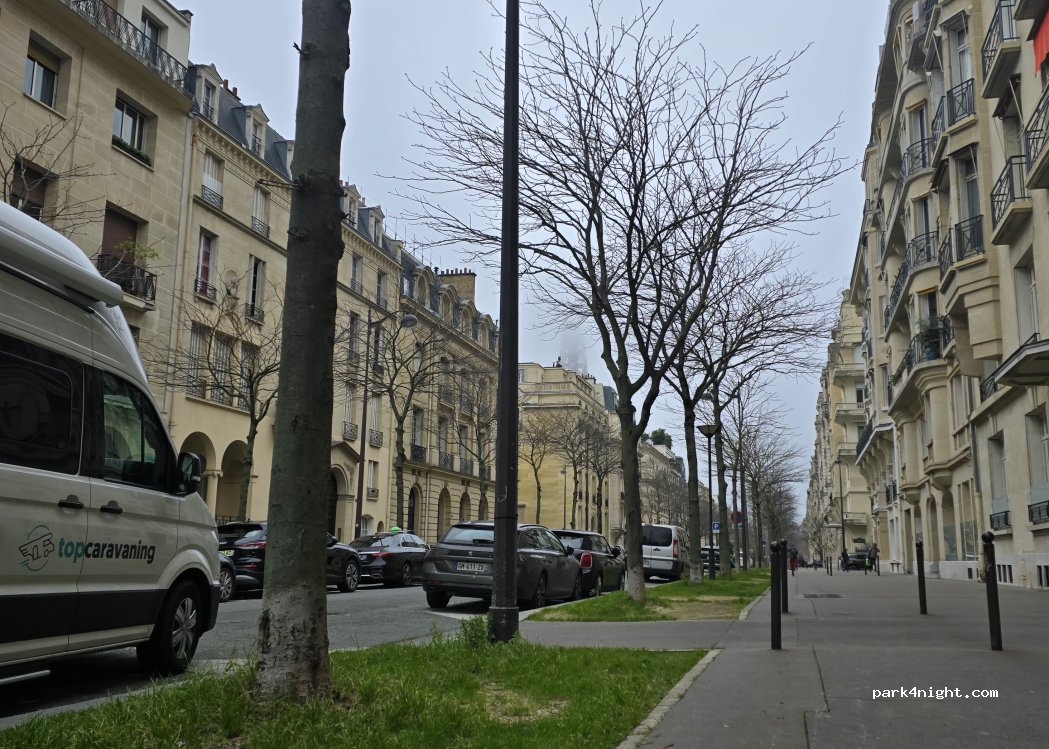 (75007) Paris - Av. Frédéric le Play — foto