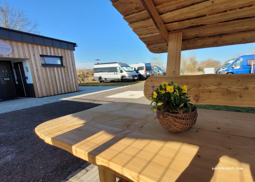 Wohnmobilstellplatz Am Gartenberg in Ostramondra — foto