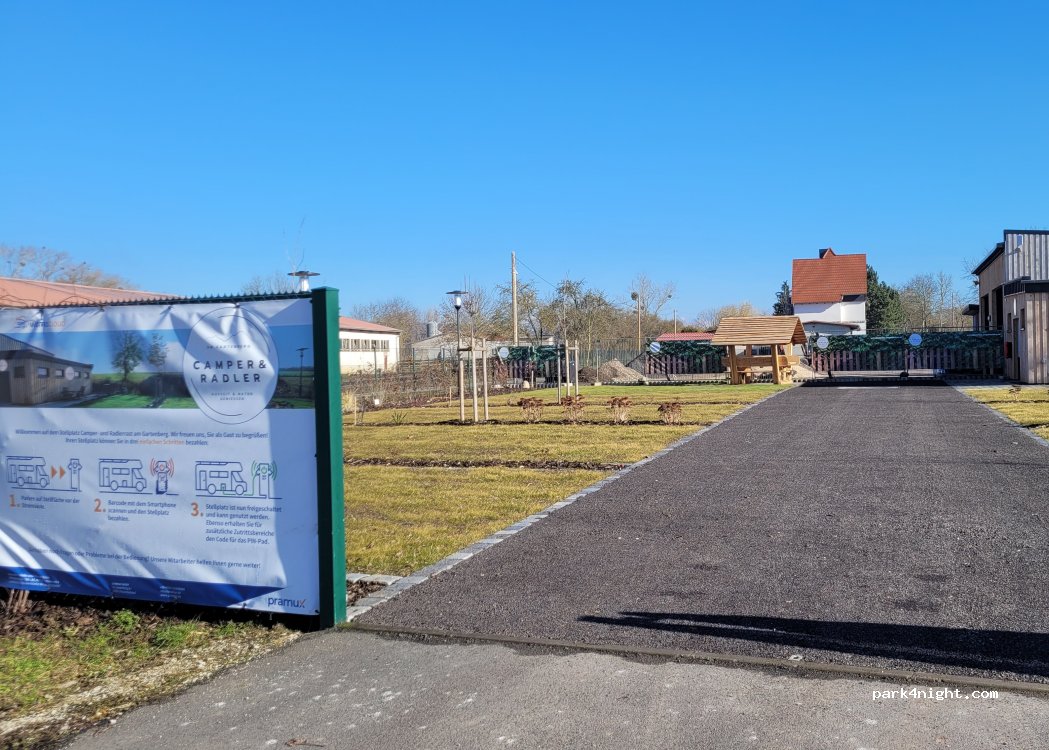 Wohnmobilstellplatz Am Gartenberg in Ostramondra — foto 4
