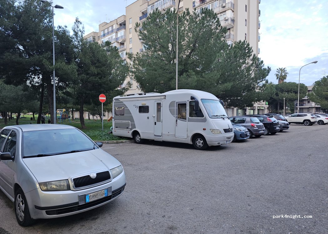 (74121) Taranto - 36 Via Salina Piccola — foto 2