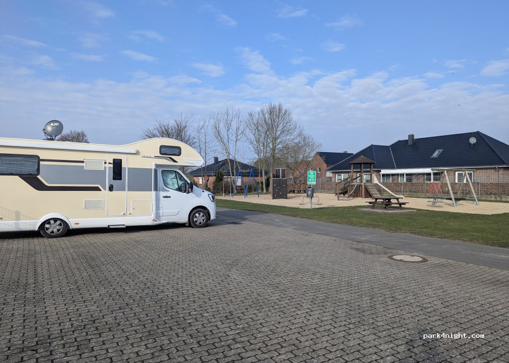 (25718) Friedrichskoog - 16 Am Sportplatz — foto