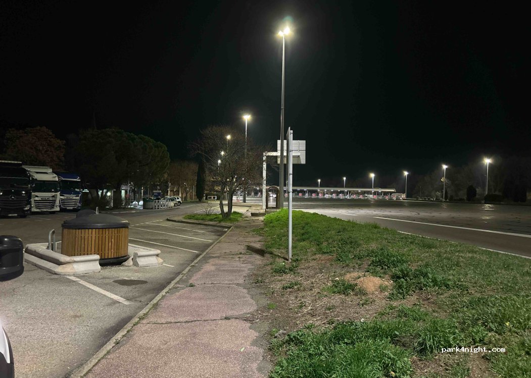 (13790) Châteauneuf-le-Rouge - 2541 Chemin de la Muscatelle — foto