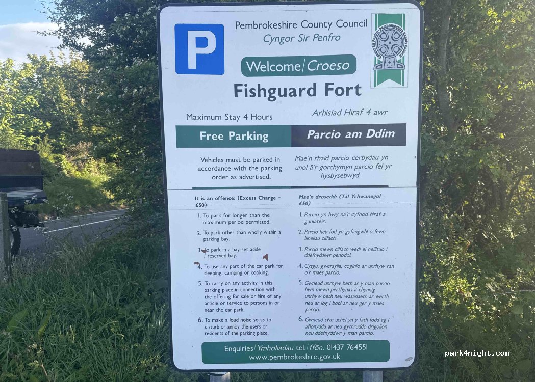 (SA65 9NB) Fishguard - A487 — foto