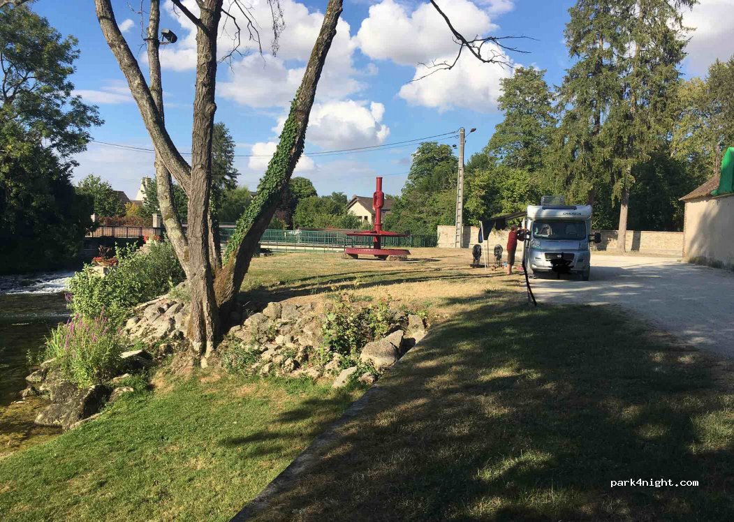 (10380) Plancy-l'Abbaye - 1 Rue du Château — foto