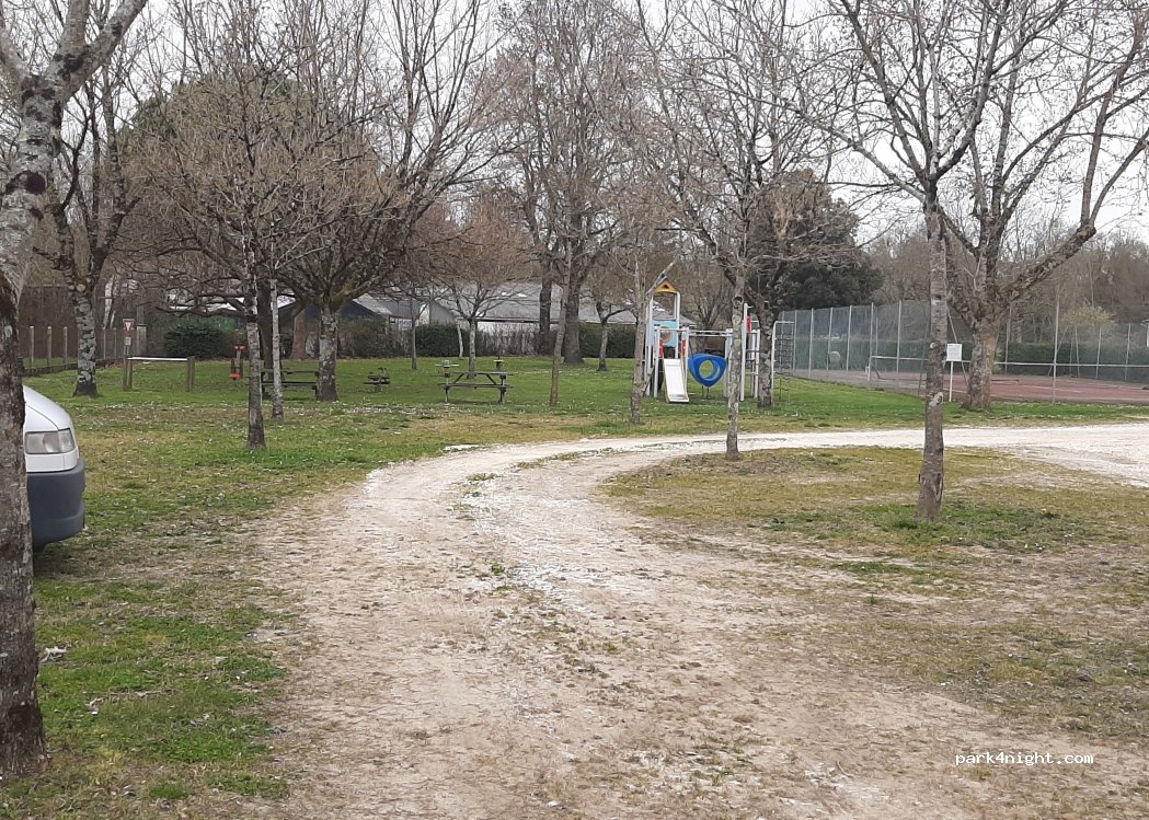 (17150) Saint-Bonnet-sur-Gironde - 23 Le Bourg — foto