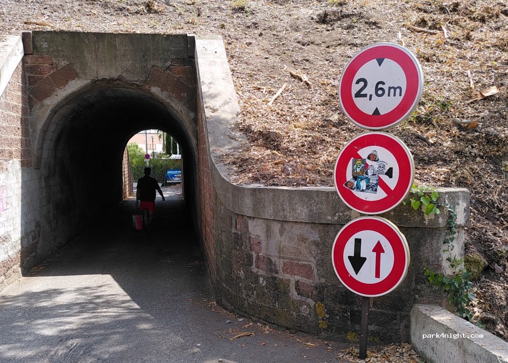 (83700) Saint-Raphaël - Route des Carrières — foto 3