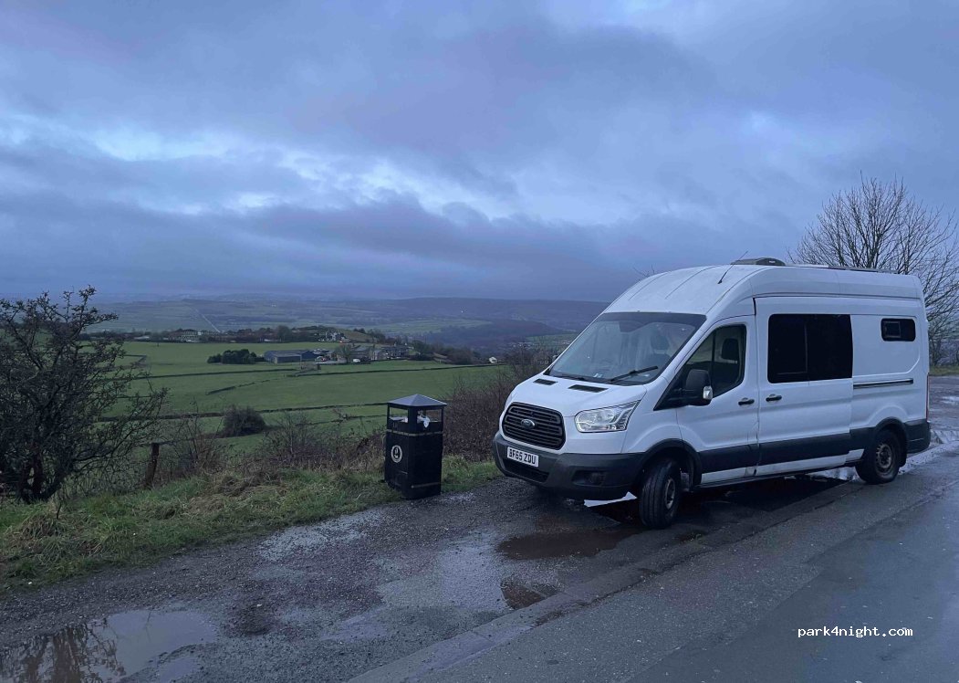 (HD4 6TA) Huddersfield - Castle Hill side — foto
