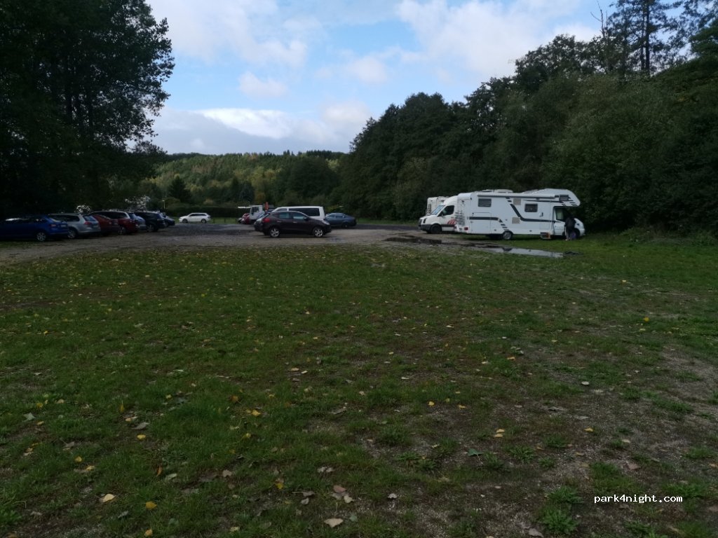 (357 33) Loket - 18 Sportovní — foto