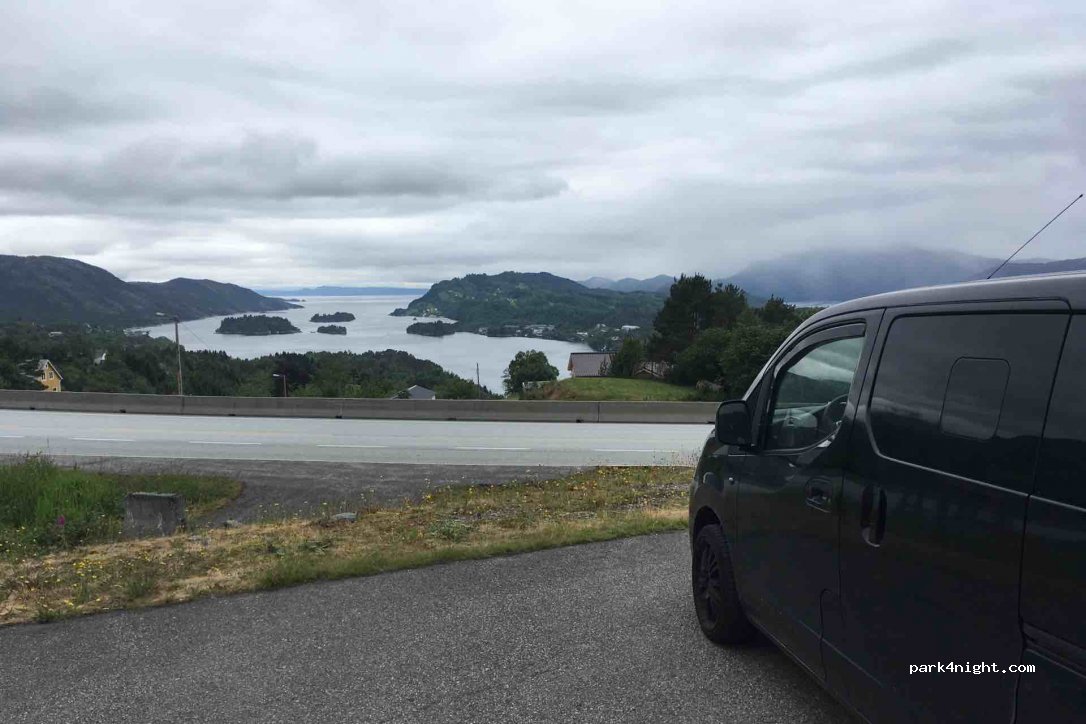 Blåbærsletta bubilparkering | Holmefjord — foto