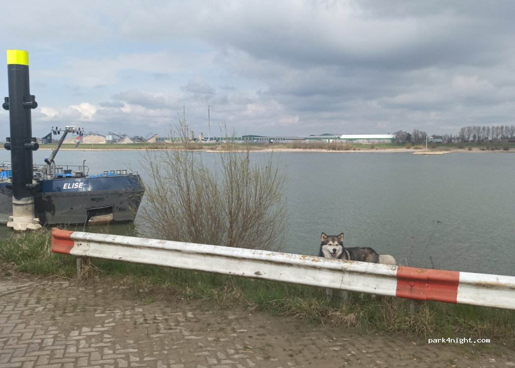 (6566 CH) Millingen aan de Rijn - 5 Loswal — foto