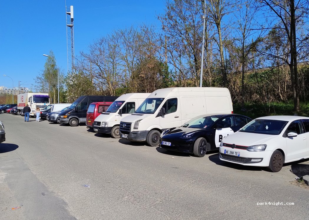 (93000) Bobigny - 10 Chemin Latéral — foto