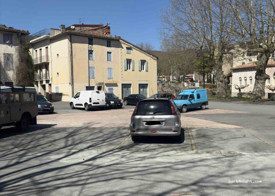 (34220) Saint-Pons-de-Thomières - 8 Place du Foiralet — foto