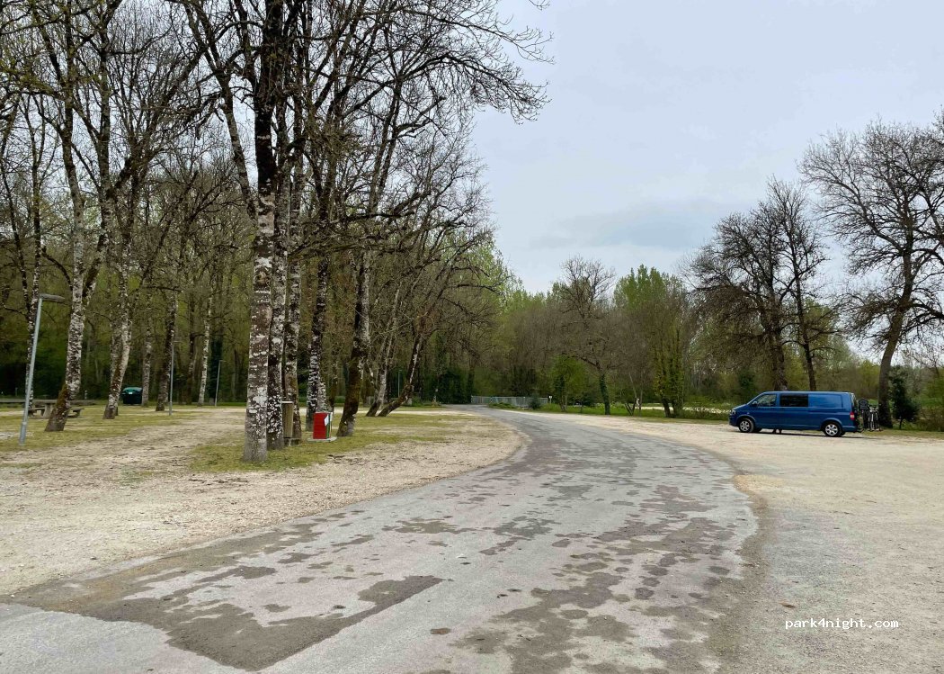 (86400) Saint-Macoux - D103 — foto
