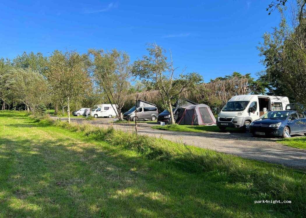 Crane Cross Camping Park — foto