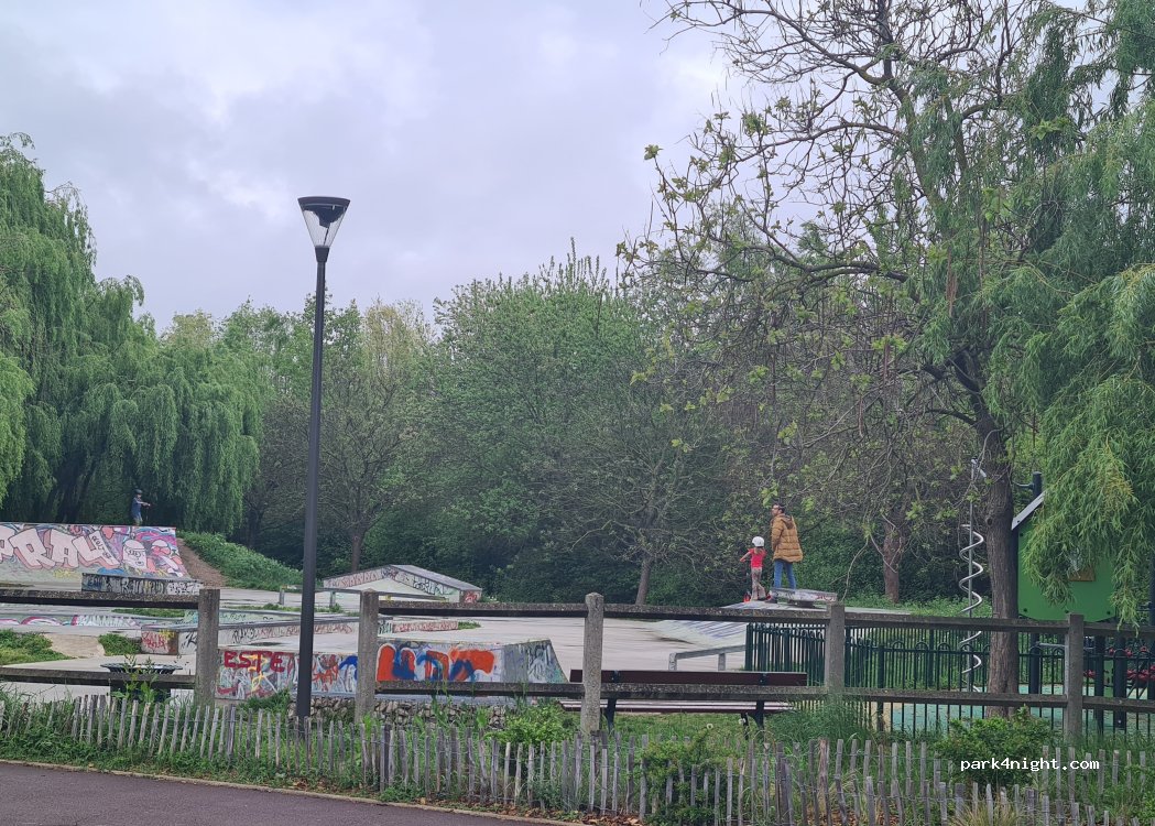 (78420) Carrières-sur-Seine - All. du College — foto
