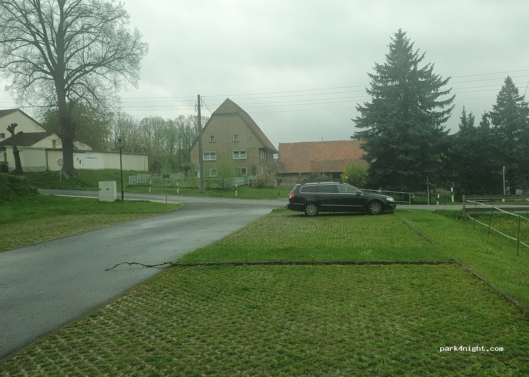 (02747) Herrnhut - 11 Großhennersdorfer Straße — foto