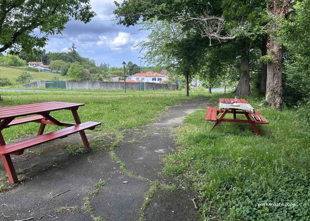 (64240) Urt - 13 Route du Saudan — foto