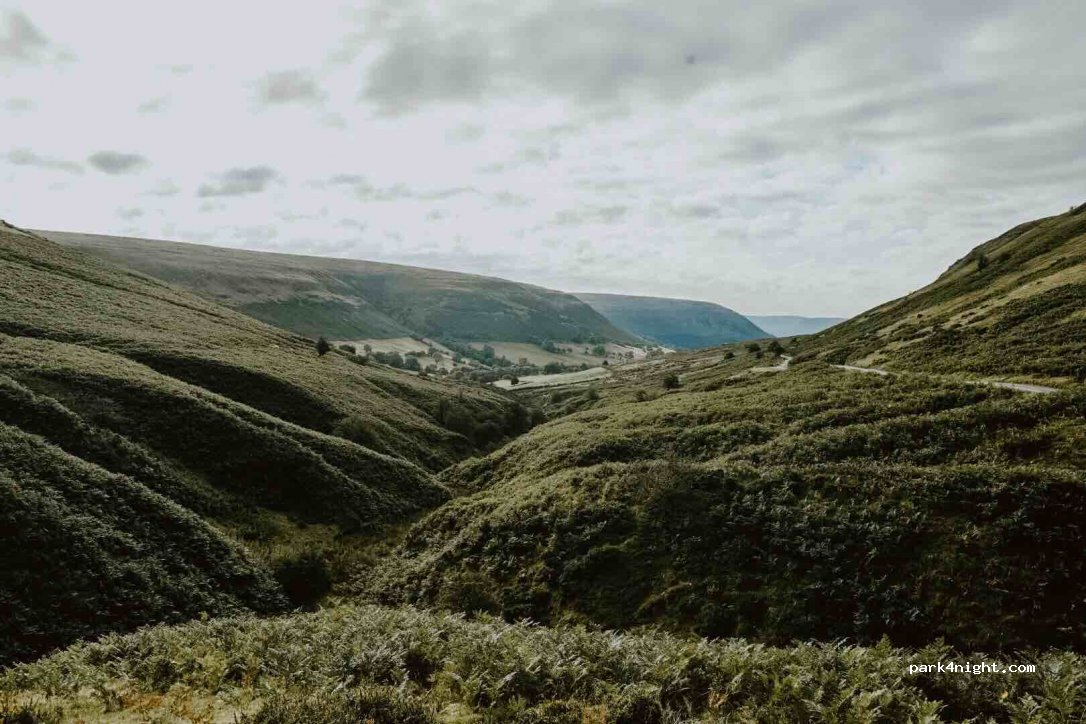 (NP7 7NP)  - Unnamed Road — foto 2
