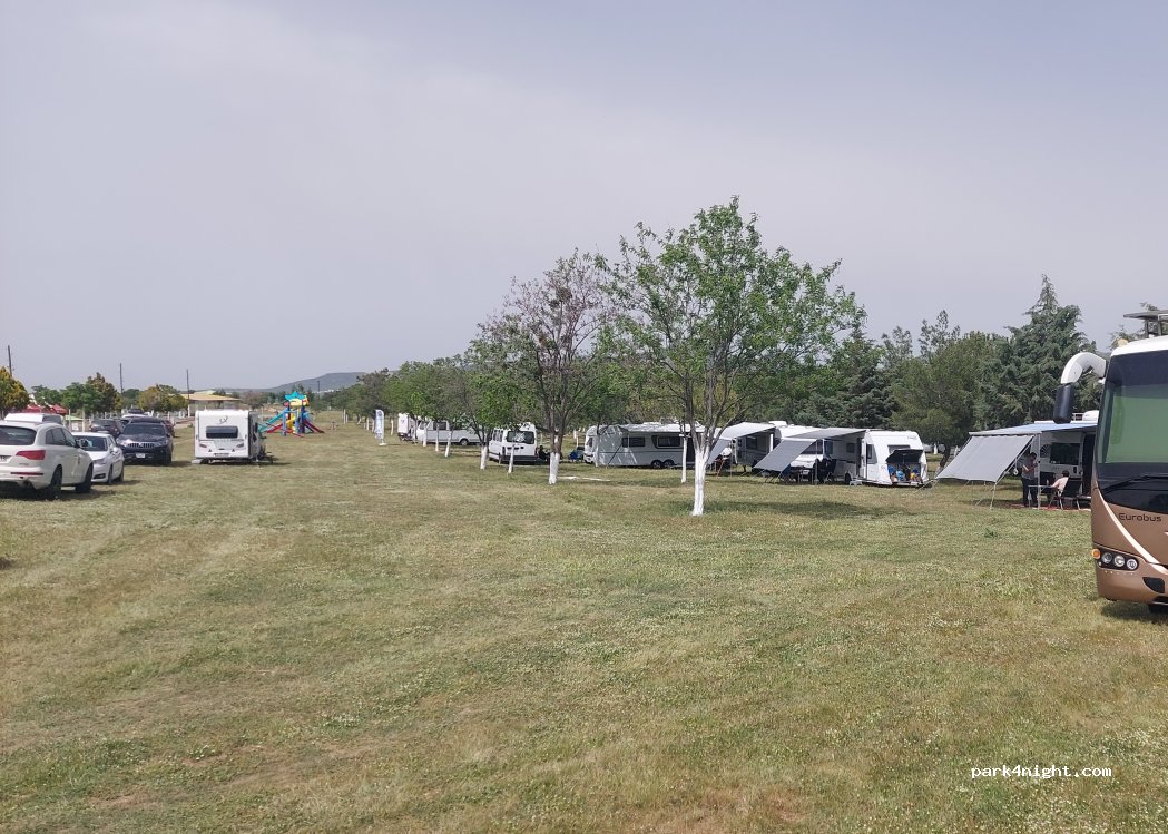 Eşme Belediyesi Kamp ve Karavan Parkı — foto 5