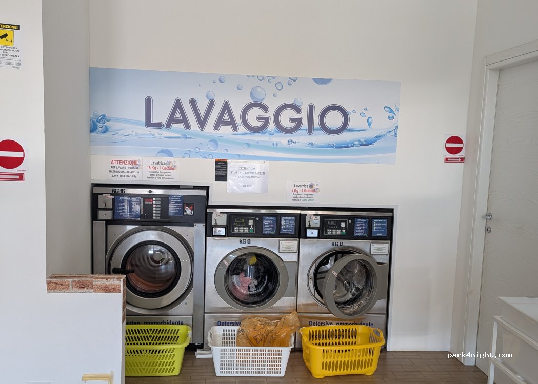 (15121) Alessandria - 15 Piazza Nicola Basile — foto 2