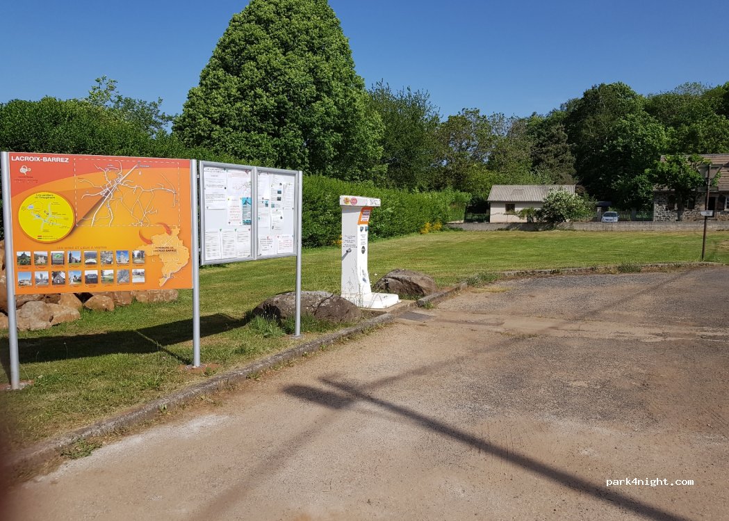 Aire de camping-car Lacroix-Barrez — foto 2