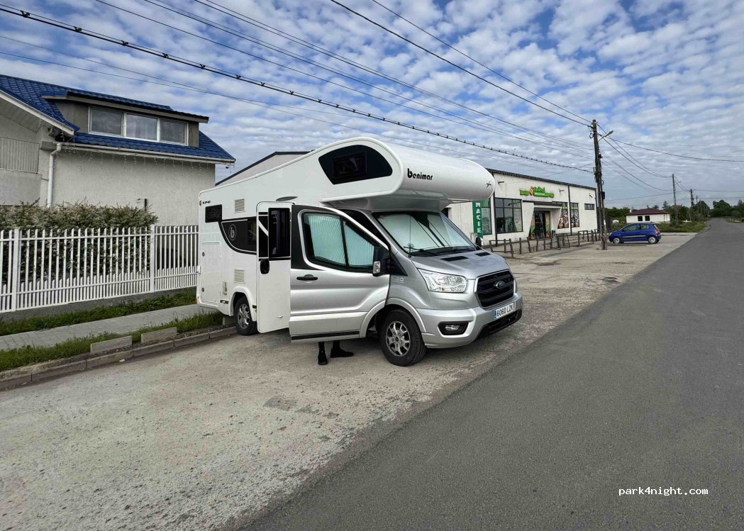 (307155) Dumbrava - Unnamed road — foto