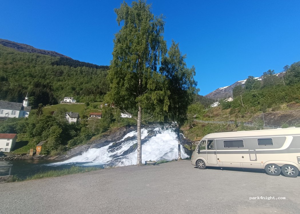 (6218) Hellesylt - 27 Hellesyltvegen — foto