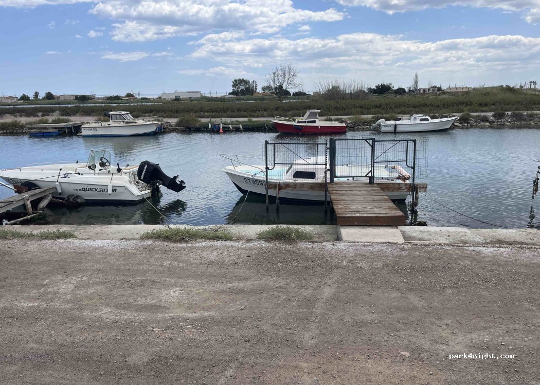 (34110) Frontignan - 1 bis Quai du Pavois — foto