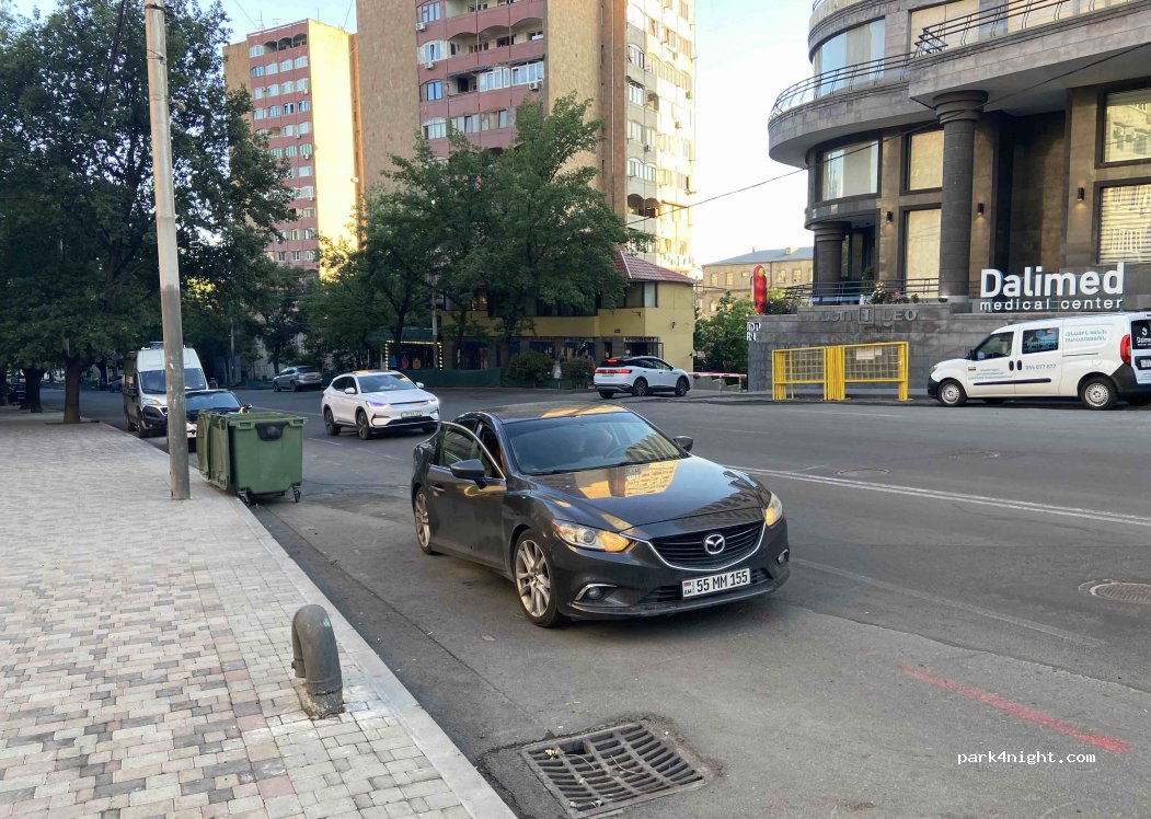 (0002) Yerevan - 33 Martiros Saryan Street — foto