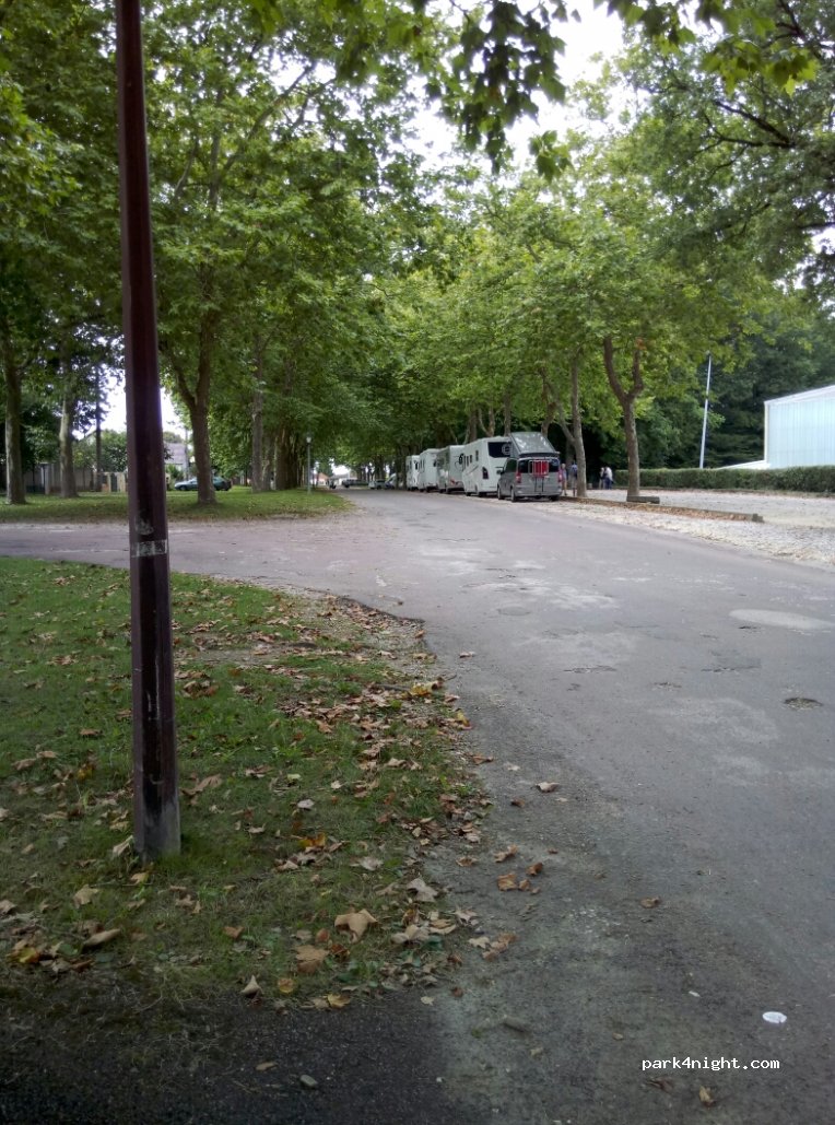 (89170) Saint-Fargeau - 1 Allée des Platanes — foto