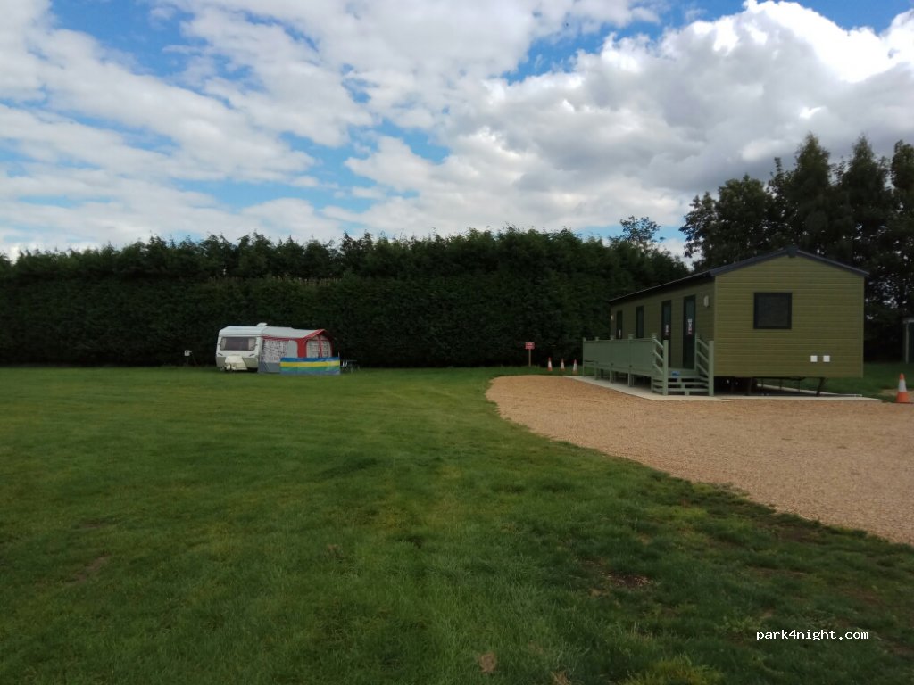 (PE6 7YZ) Peterborough - 1 North Bank — foto