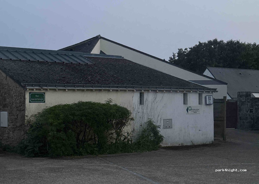 (56190) La Trinité-Surzur - 5bis Place Anne de Bretagne — foto