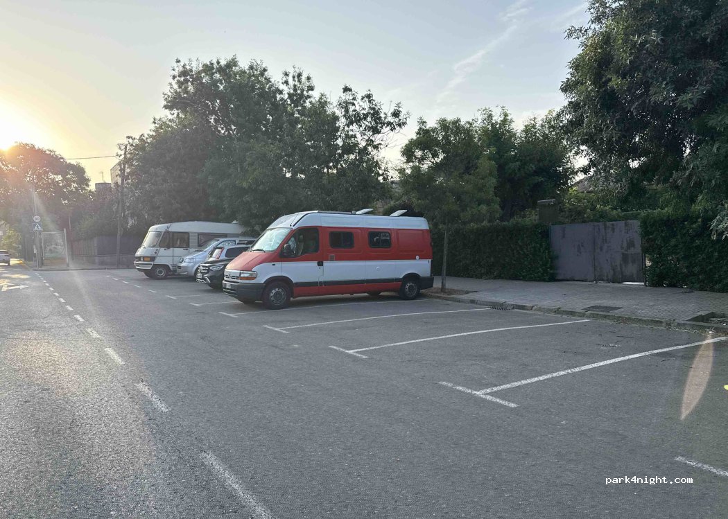 (08950) Esplugues de Llobregat - 3 Avinguda de la Mestra Dolors Barceló — foto