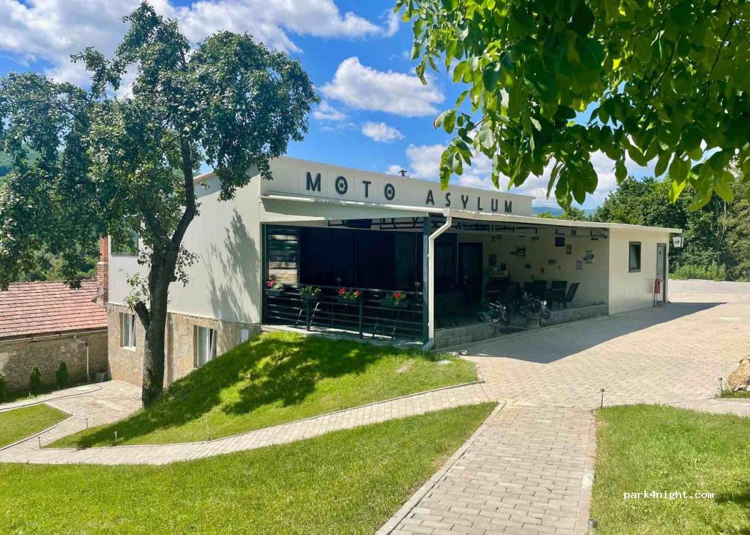 MOTO ASYLUM - CAMPING & BAR — foto