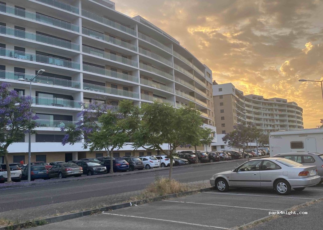 (2670-579) Loures - 37 Alameda Dom João II — foto