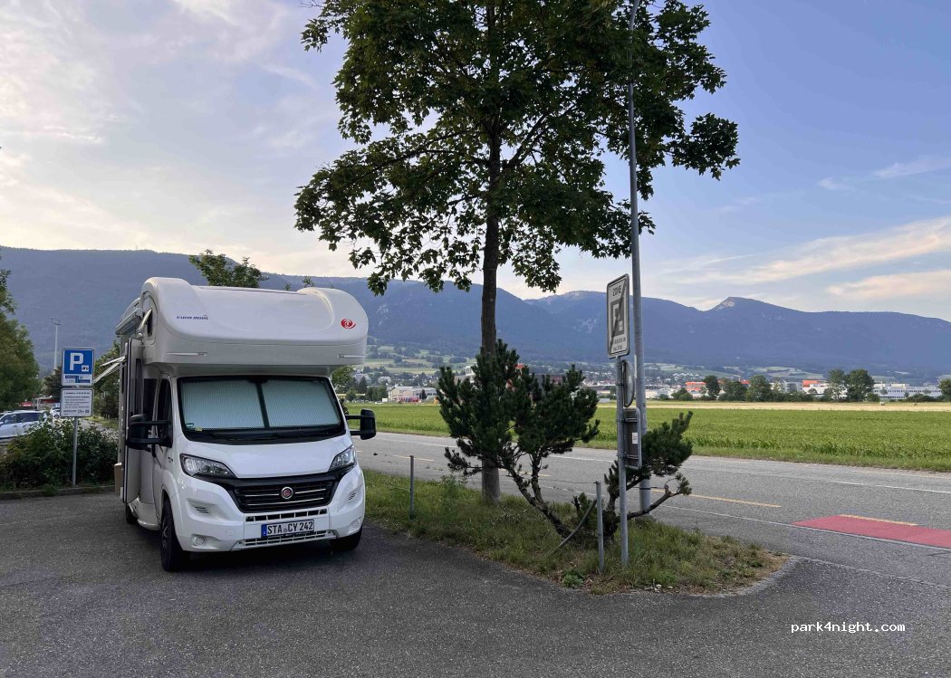 (2540) Grenchen - 32 Flughafenstrasse — foto