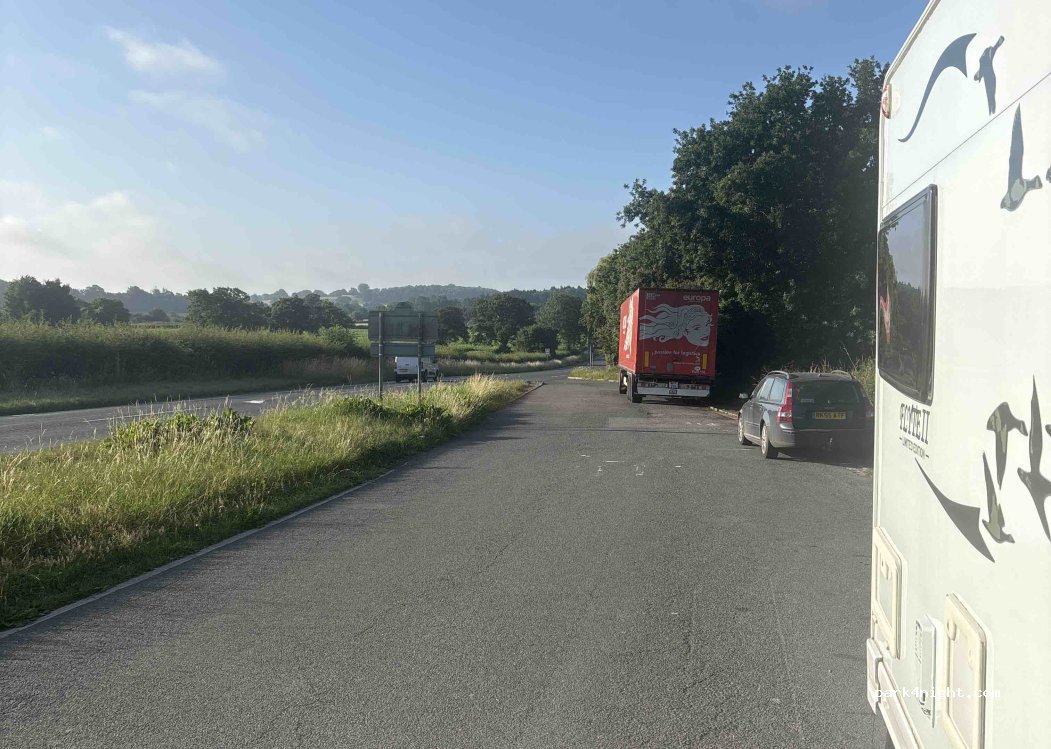 (GL12 8DL) Wotton-under-Edge - A38 — foto 2
