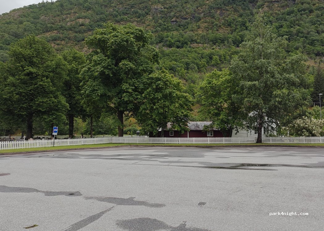 (6887) Lærdal - 2 Brattegjerde — foto