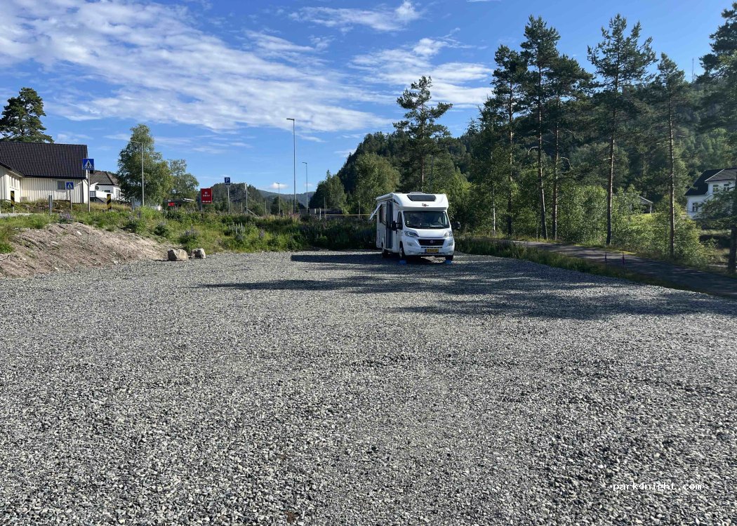 (4473) Kvinlog - Unnamed Road — foto 2