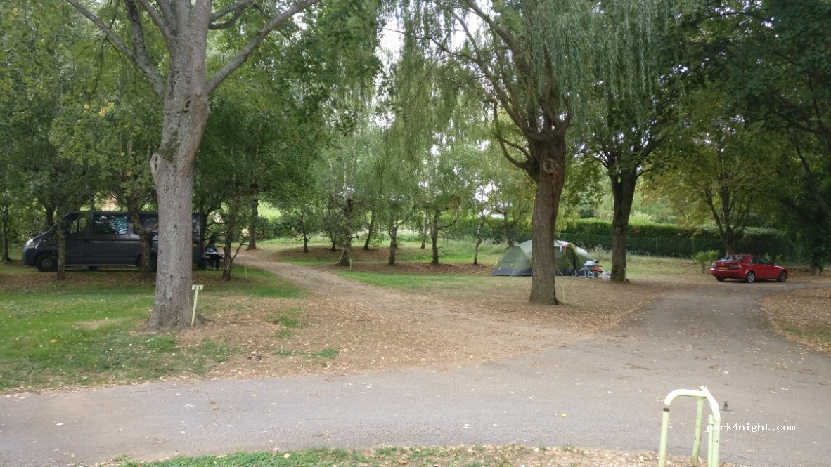 Camping Piscine Saint-Jean-de-Vaux — foto