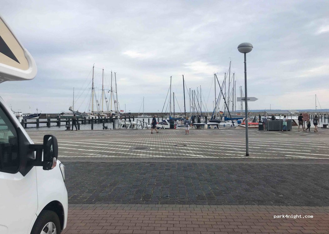 Wohnmobilstellplatz Stadthafen Sassnitz — foto