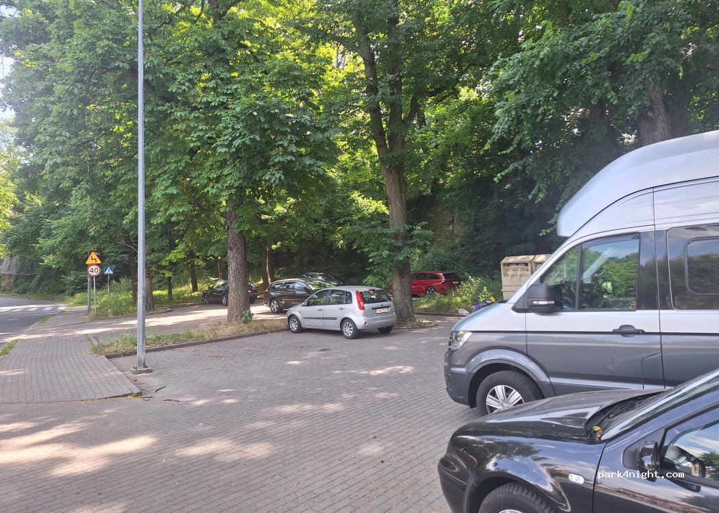 (58-160) Świebodzice - 2 Władysława Sikorskiego — foto