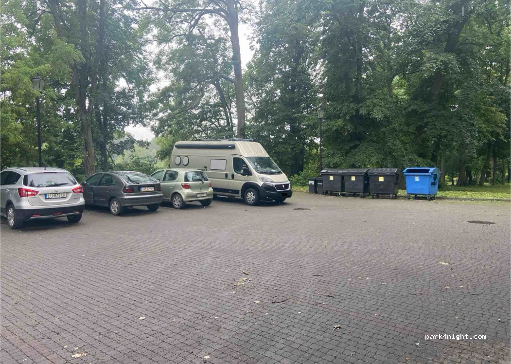 (21-080) Garbów - 1 Parkowa — foto