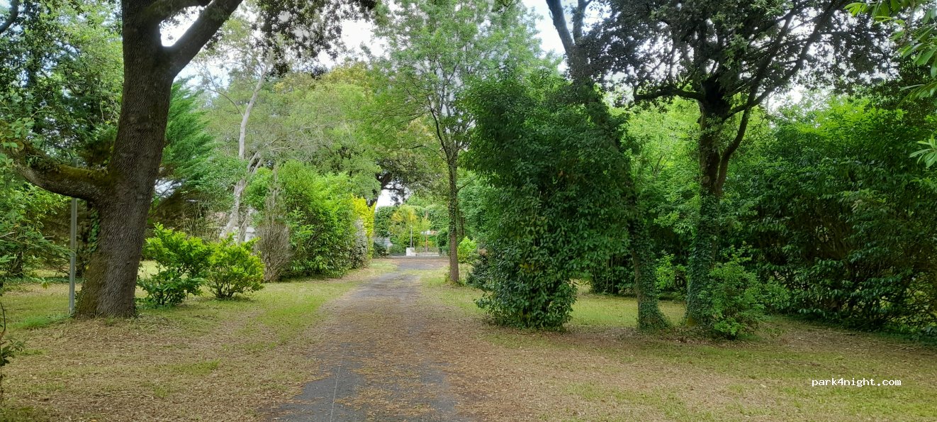 Aire Onlypark - Pont L'Abbé d'Arnoult — foto