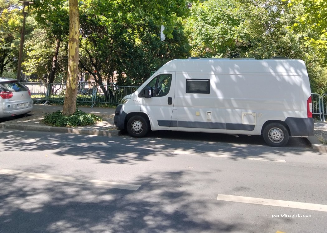 (44200) Nantes - 61 Boulevard de la Prairie au Duc — foto