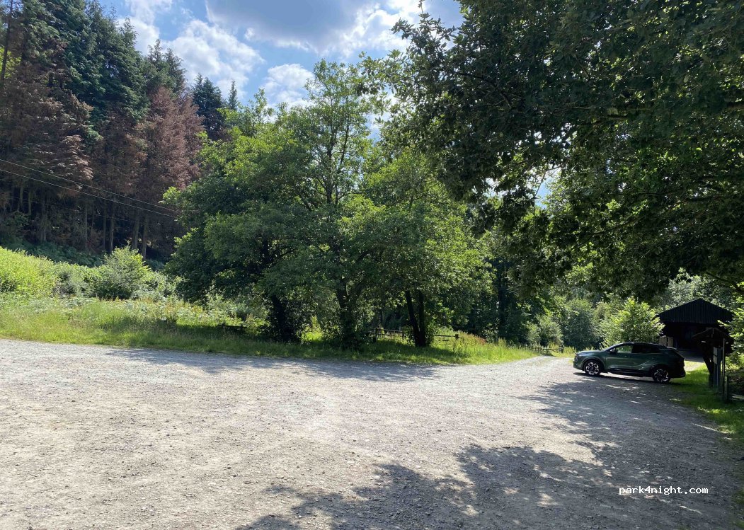 (SA32) Carmarthen - Unnamed Road — foto