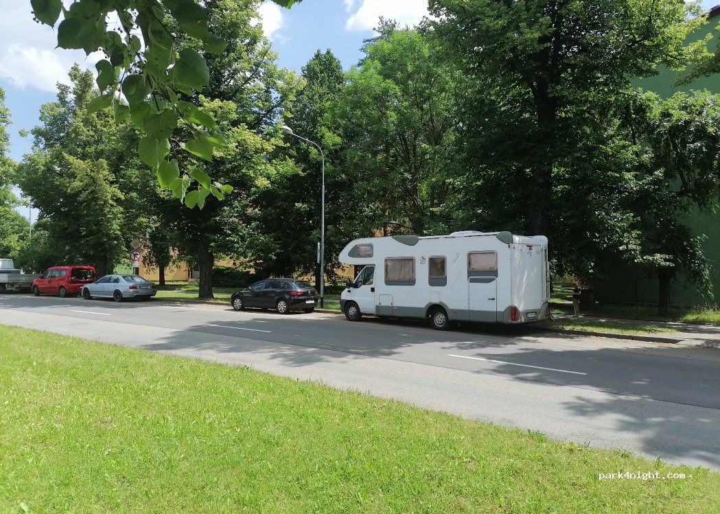 (767 01) Kroměříž - 81 Velehradská — foto
